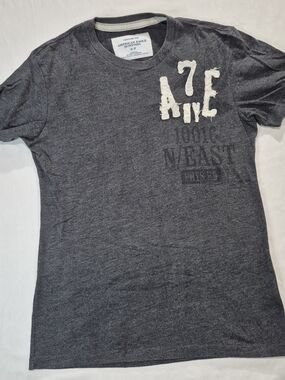 American Eagle Outfitters Dark Heather Gray Short Sleeve Tee with White Applique